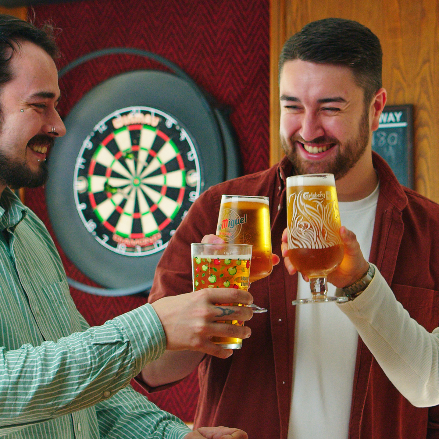 Raise a glass This Father's Day at The Tafarn Pennionyn in Groeslon!
